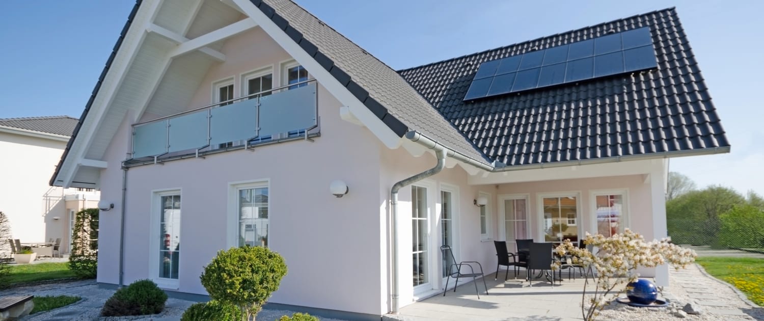 Einfamilienhaus, weiss, Garten